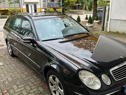 Schwarz Gebraucht 2004 Mercedes E240 Avantgarde Kombi | 3.100 €