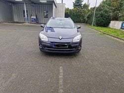 Grau Gebraucht 2011 Renault Mégane III Dynamique Limousine | 2.750 € (Superpreis)
