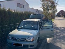 Grün Gebraucht 2002 Nissan Micra Limousine | 1.100 € (Fairer Preis)