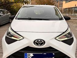 Weiß Gebraucht 2018 Toyota Aygo Team Kleinwagen | 6.300 € (Guter Preis)