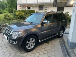 Braun Gebraucht 2016 Mitsubishi Pajero SUV | 28.500 € (Fairer Preis)