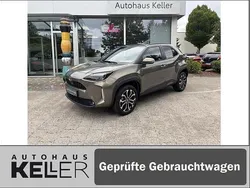 Manganbronze metallic Gebraucht 2024 Toyota Yaris Hybrid Plus | 26.960 € (Guter Preis)