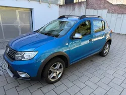 Blau Gebraucht 2017 Dacia Sandero Stepway Kleinwagen | 10.500 € (Fairer Preis)