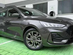 Grau Gebraucht 2023 Ford Focus ST-Line Kombi | 23.950 € (Fairer Preis)