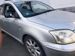 Silber Gebraucht 2004 Toyota Avensis Limousine | 1.800 € (Guter Preis)