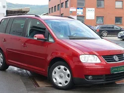 Rot Gebraucht 2004 VW Touran Van / Kleinbus | 3.990 € (Etwas zu teuer)