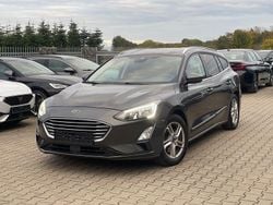 Grau Gebraucht 2019 Ford Focus Cool & Connect Limousine | 7.900 € (Fairer Preis)