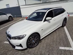 Weiß Gebraucht 2022 BMW 330e Sport Line Limousine | 27.990 € (Superpreis)