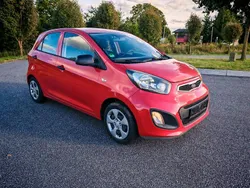 Rot Gebraucht 2014 Kia Picanto 4 Kleinwagen | 5.550 €