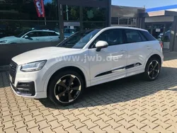 Weiß metallic Gebraucht 2018 Audi Q2 Sport SUV | 30.990 €