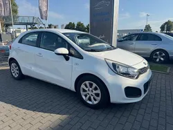 Weiß Gebraucht 2014 Kia Rio Limousine | 3.500 € (Guter Preis)