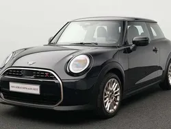 Schwarz Gebraucht 2024 Mini Cooper S Favoured Kleinwagen | 27.445 € (Fairer Preis)