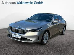 Grau Gebraucht 2024 BMW 530e Limousine | 59.800 € (Fairer Preis)