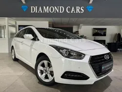Weiß Gebraucht 2017 Hyundai i40 Trend Kombi | 15.250 € (Fairer Preis)