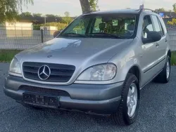 Grau Gebraucht 1999 Mercedes ML320 SUV | 1.800 € (Etwas zu teuer)