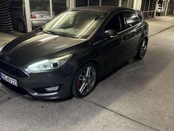Grau Gebraucht 2015 Ford Focus Titanium Limousine | 9.500 € (Guter Preis)
