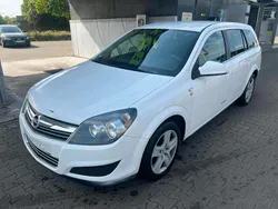 Weiß Gebraucht 2010 Opel Astra SUV | 850 € (Guter Preis)