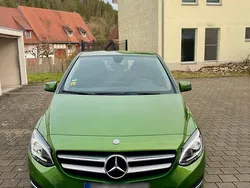 Grün Gebraucht 2011 Mercedes B180 Van / Kleinbus | 13.000 €