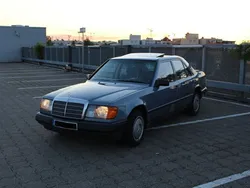 Blau Gebraucht 1988 Mercedes 200 Limousine | 6.900 €