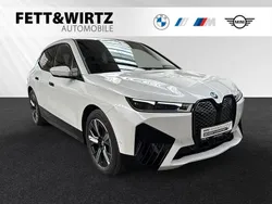 Mineralweiß metallic Gebraucht 2024 BMW iX Sport Line SUV | 65.990 € (Guter Preis)