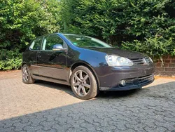 Schwarz Gebraucht 2005 VW Golf V Comfortline Limousine | 950 € (Superpreis)