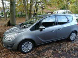 Grau Gebraucht 2013 Opel Meriva Van / Kleinbus | 5.195 € (Fairer Preis)
