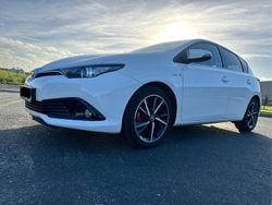 Weiß Gebraucht 2018 Toyota Auris Hybrid Edition-S Limousine | 14.650 € (Fairer Preis)