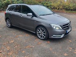 Grau Gebraucht 2012 Mercedes B200 Van / Kleinbus | 10.900 € (Etwas zu teuer)