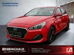Rot Gebraucht 2018 Hyundai i30 Select Limousine | 13.490 € (Fairer Preis)