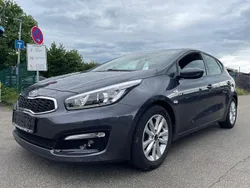 Grau Gebraucht 2016 Kia Ceed Limousine | 9.800 € (Fairer Preis)