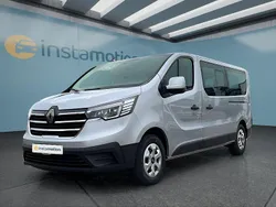 Grau Neu 2025 Renault Trafic Van | 40.949 € (Etwas zu teuer)