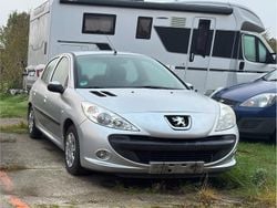 Silber Gebraucht 2010 Peugeot 206+ Kleinwagen | 600 €