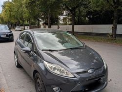 Grau Gebraucht 2010 Ford Fiesta Trend Limousine | 2.999 € (Guter Preis)