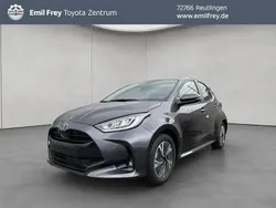 Marlingrau metallic Neu 2025 Toyota Yaris Hybrid Comfort Limousine | 23.590 € (Guter Preis)