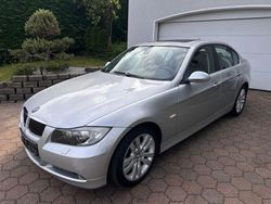 Silber Gebraucht 2006 BMW 330 Sport Line Limousine | 12.950 € (Etwas zu teuer)