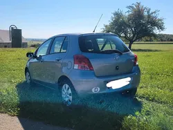 Silber Gebraucht 2009 Toyota Yaris Kleinwagen | 3.499 €