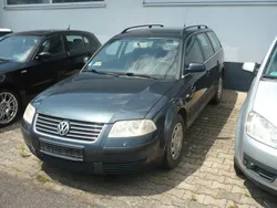 Blau Gebraucht 2001 VW Passat Kombi | 500 € (Superpreis)