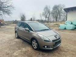 Grau Gebraucht 2011 Peugeot 5008 Van / Kleinbus | 2.750 € (Superpreis)