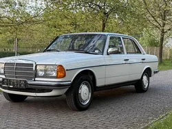 Weiß Gebraucht 1983 Mercedes E280 Limousine | 17.799 €