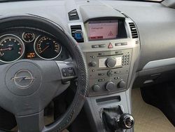 Grau Gebraucht 2007 Opel Zafira Van / Kleinbus | 3.000 € (Fairer Preis)