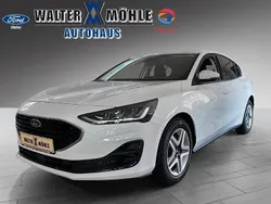 Frostweiß Gebraucht 2022 Ford Focus Limousine | 25.500 €