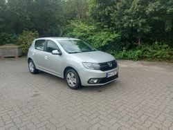 Grau Gebraucht 2017 Dacia Sandero Limousine | 4.990 €