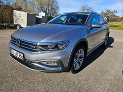 Silber Gebraucht 2023 VW Passat Alltrack Kombi | 33.950 € (Fairer Preis)
