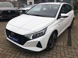 Weiß Gebraucht 2021 Hyundai i20 Intro Edition Kleinwagen | 15.700 € (Fairer Preis)