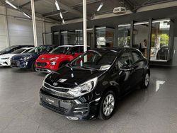Auroraschwarz met. (metallic) Gebraucht 2016 Kia Rio DREAM-TEAM Edition Limousine | 7.990 € (Fairer Preis)