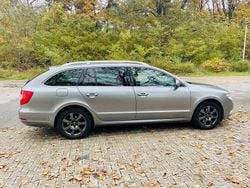 Grau Gebraucht 2010 Skoda Superb Kombi | 4.850 €