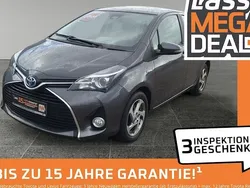 Grau Gebraucht 2016 Toyota Yaris Hybrid Edition-S Limousine | 8.980 € (Fairer Preis)