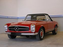 Rot Gebraucht 1966 Mercedes 230 Cabrio | 65.900 €