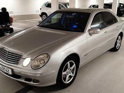 Silber Gebraucht 2003 Mercedes E240 Elegance Limousine | 8.000 €