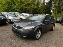 Grau Gebraucht 2011 Kia Ceed Sportswagon Kombi | 3.950 € (Guter Preis)